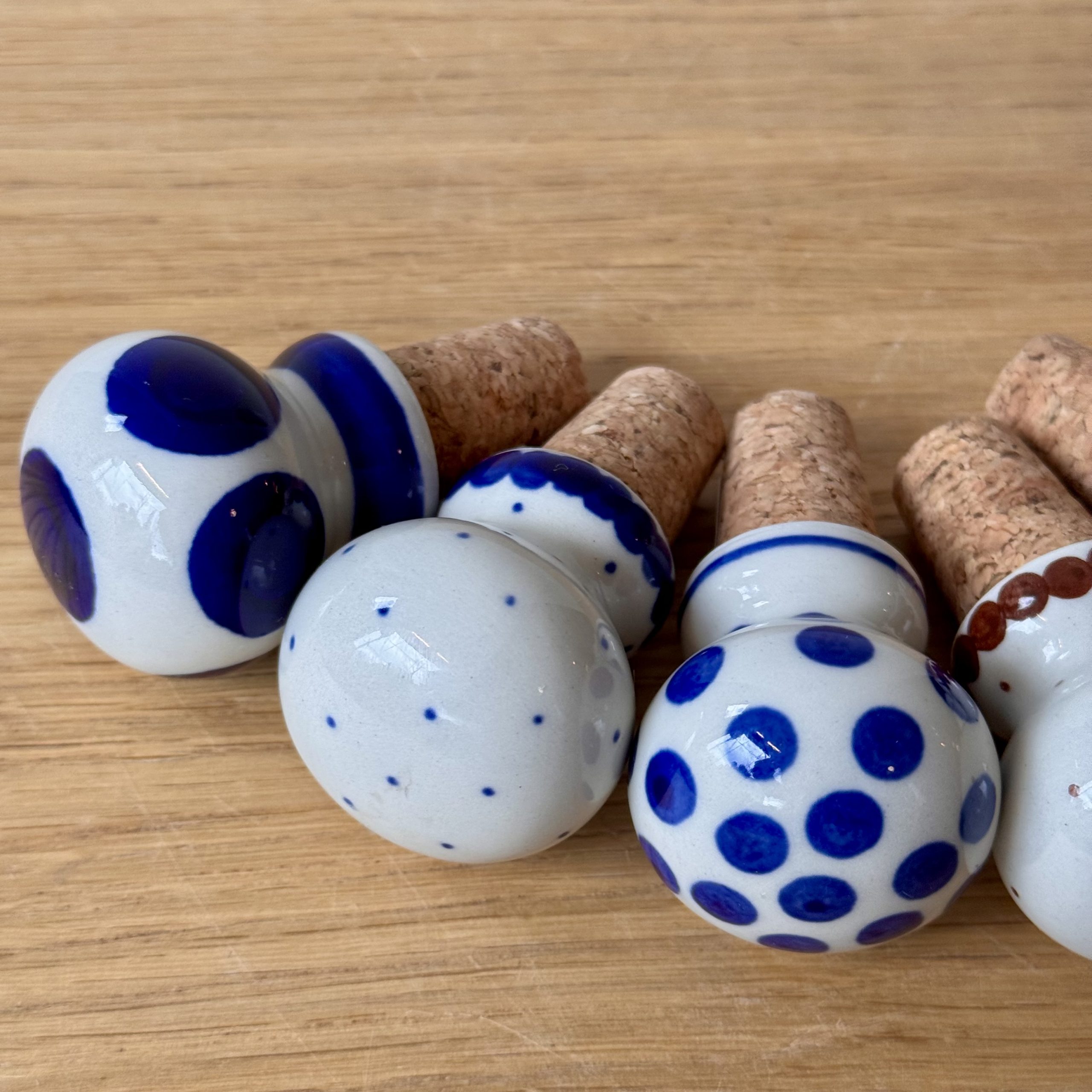 Korek do butelki (830) - wys 4 cm - 61A Mini kropka niebieska - obrazek 2