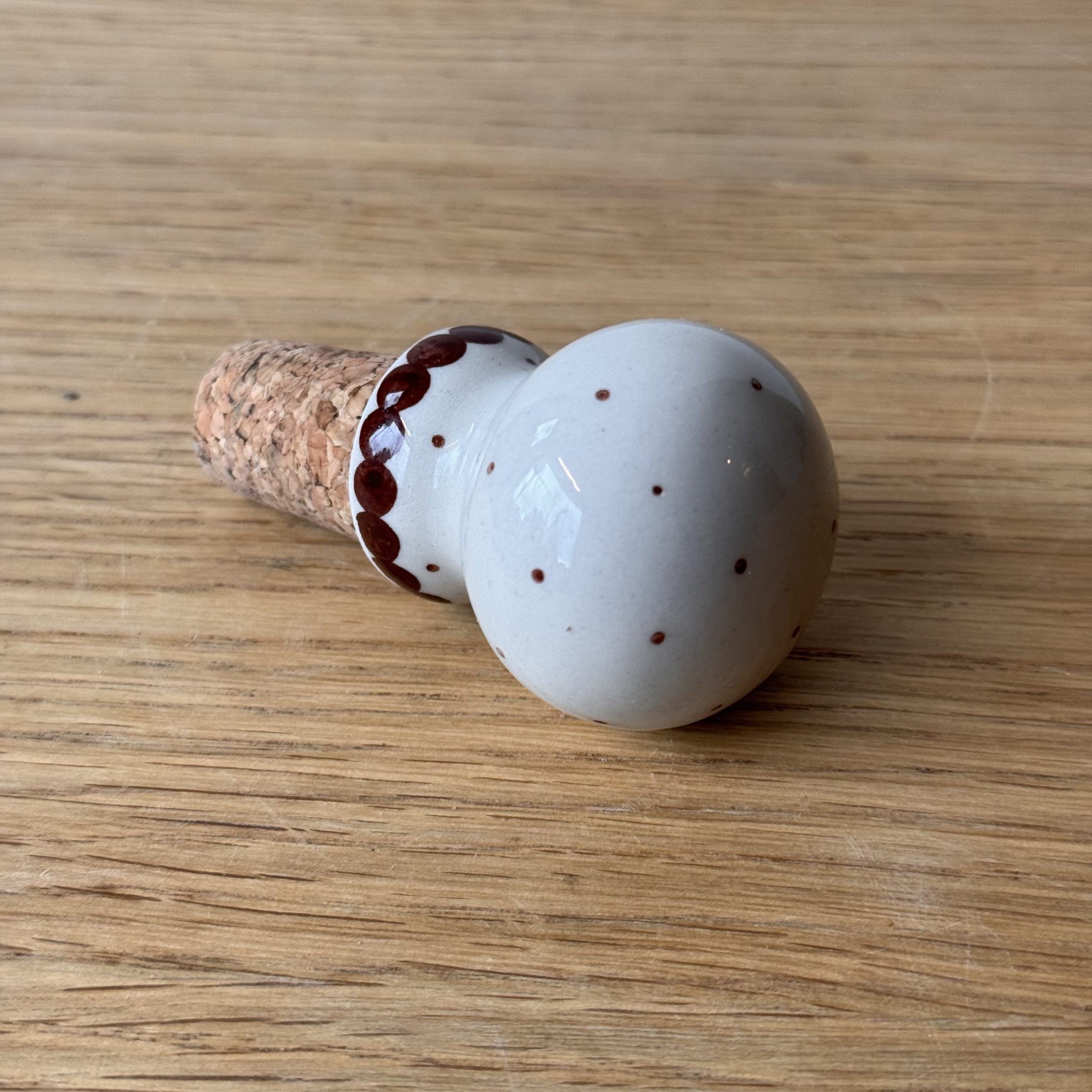 Korek do butelki (830) - wys 4 cm - 61B Mini kropka brązowa