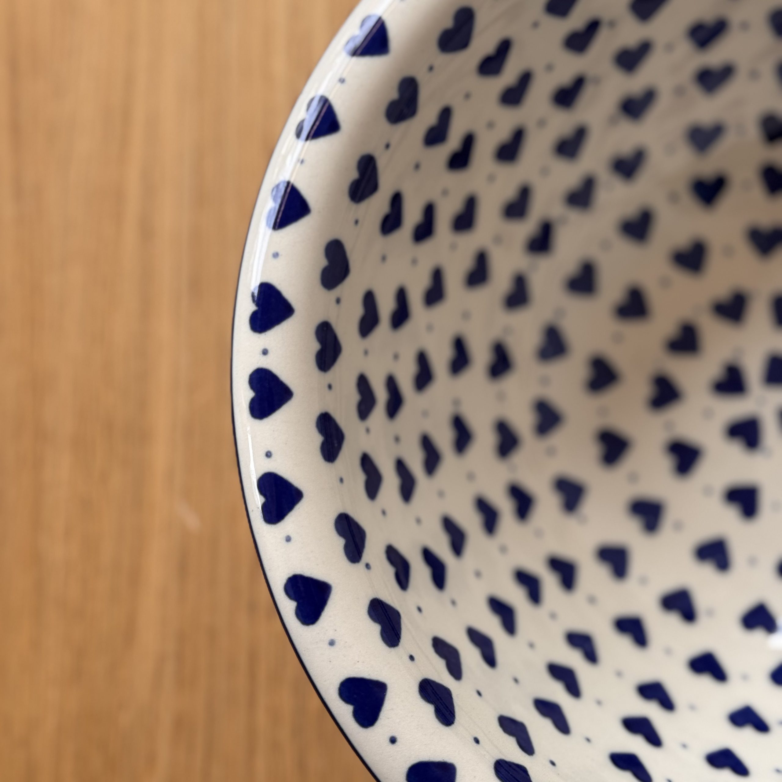 Miska ceramiczna (863) - śr 26cm wys 9cm - 570BX Serduszka - obrazek 3