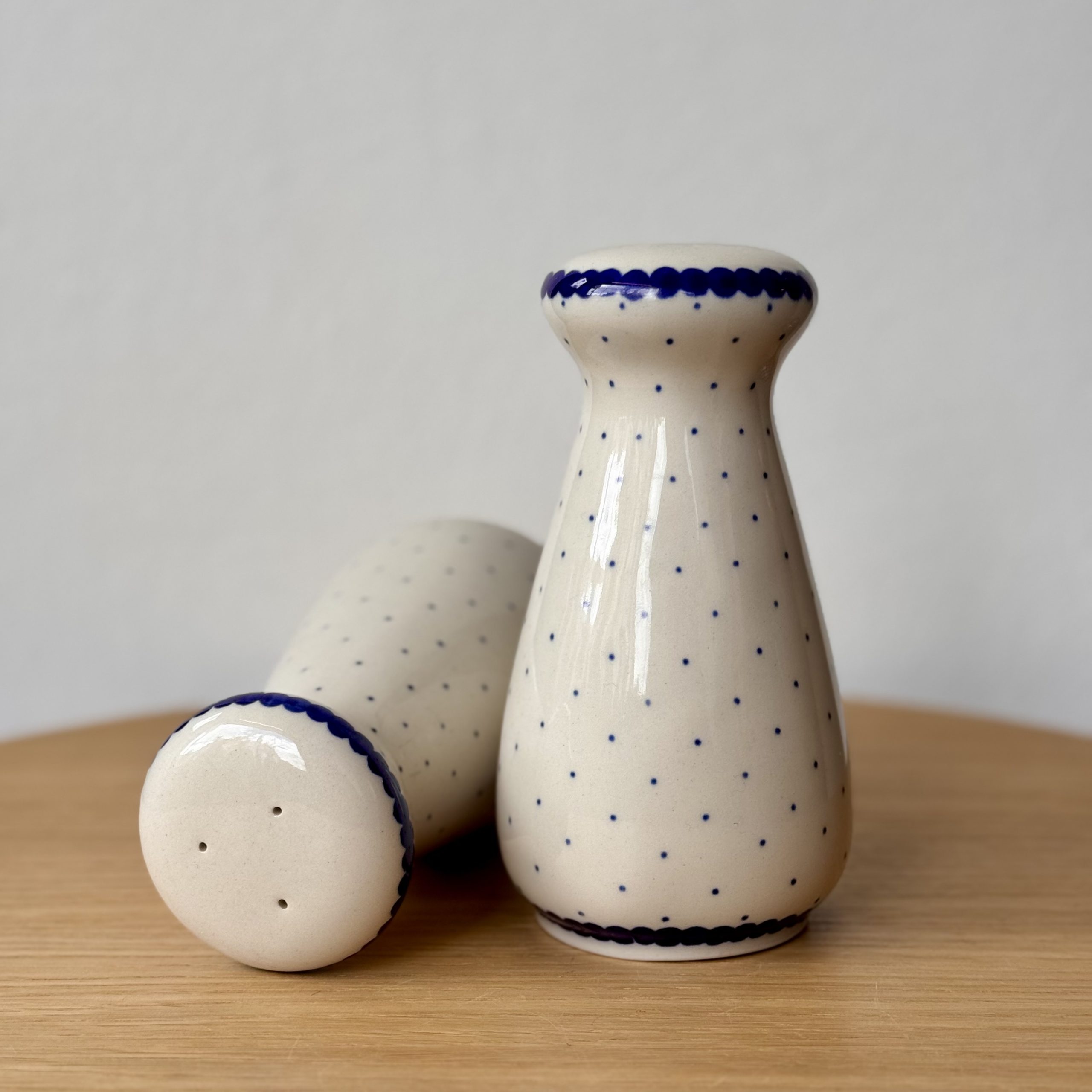 Pojemnik na sól (977) - wys 14,5 cm - 61A Mini kropka niebieska - obrazek 5