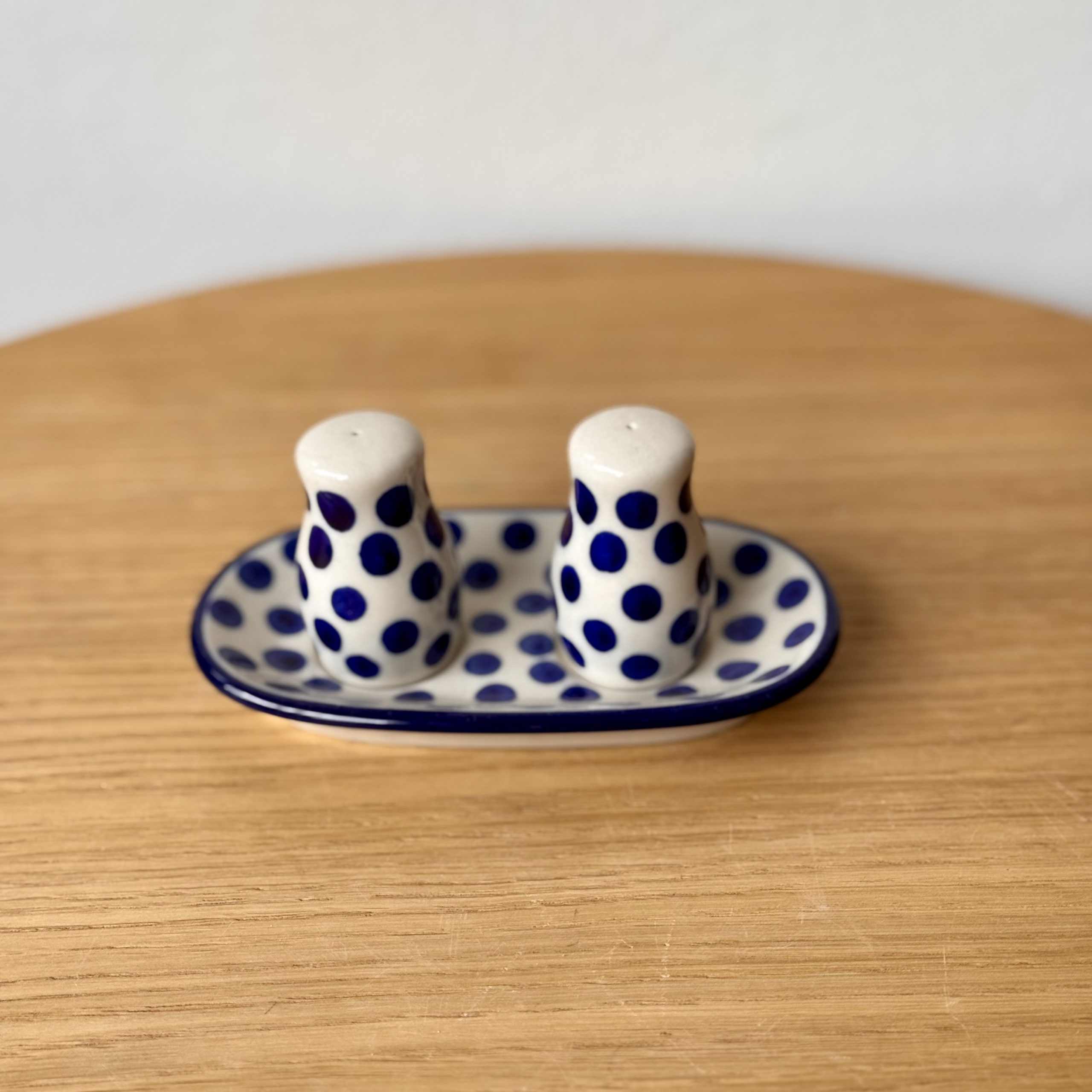 Komplet sól-pieprz z podstawką (B30) - wys 5 cm - 61X Kropki - obrazek 2