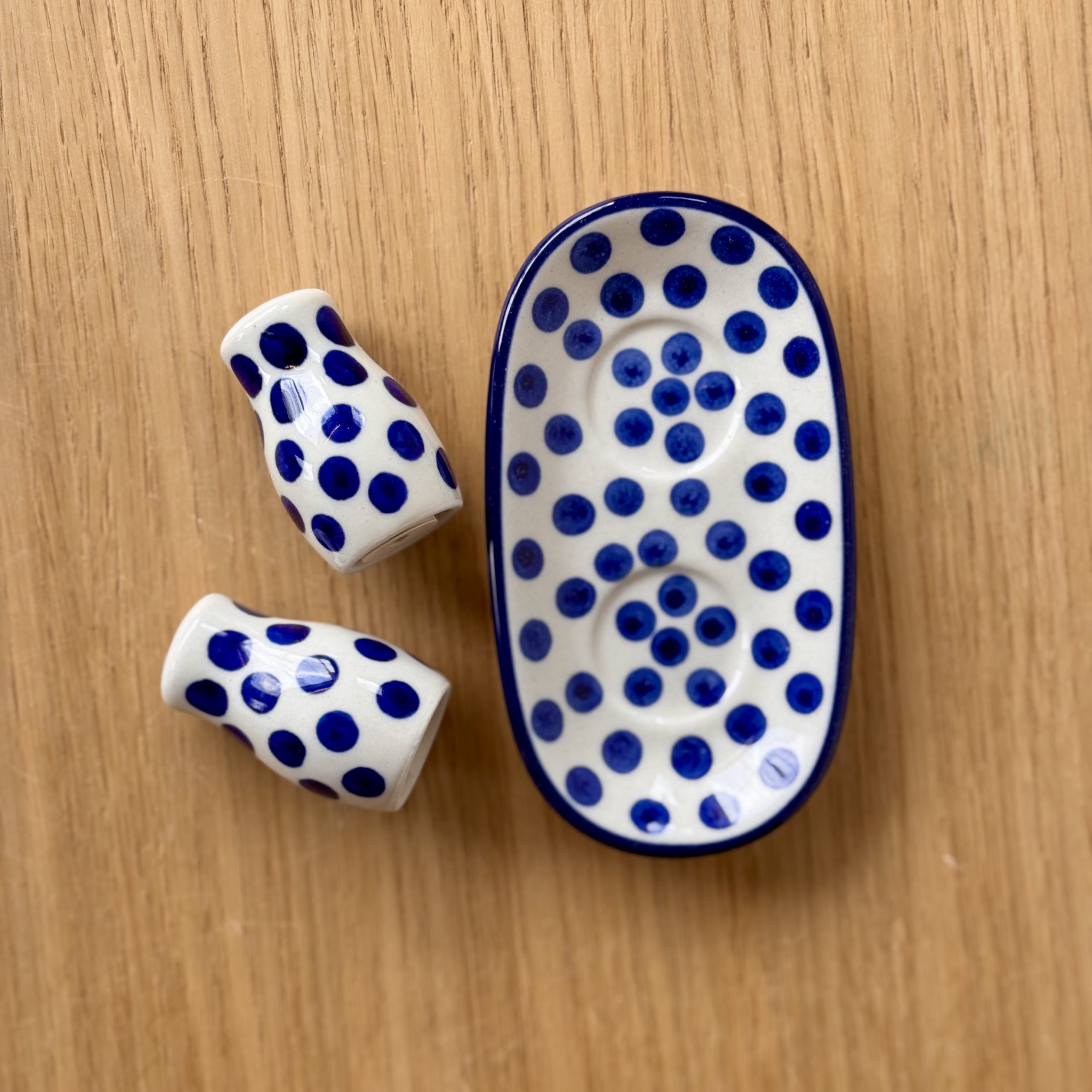 Komplet sól-pieprz z podstawką (B30) - wys 5 cm - 61X Kropki - obrazek 4