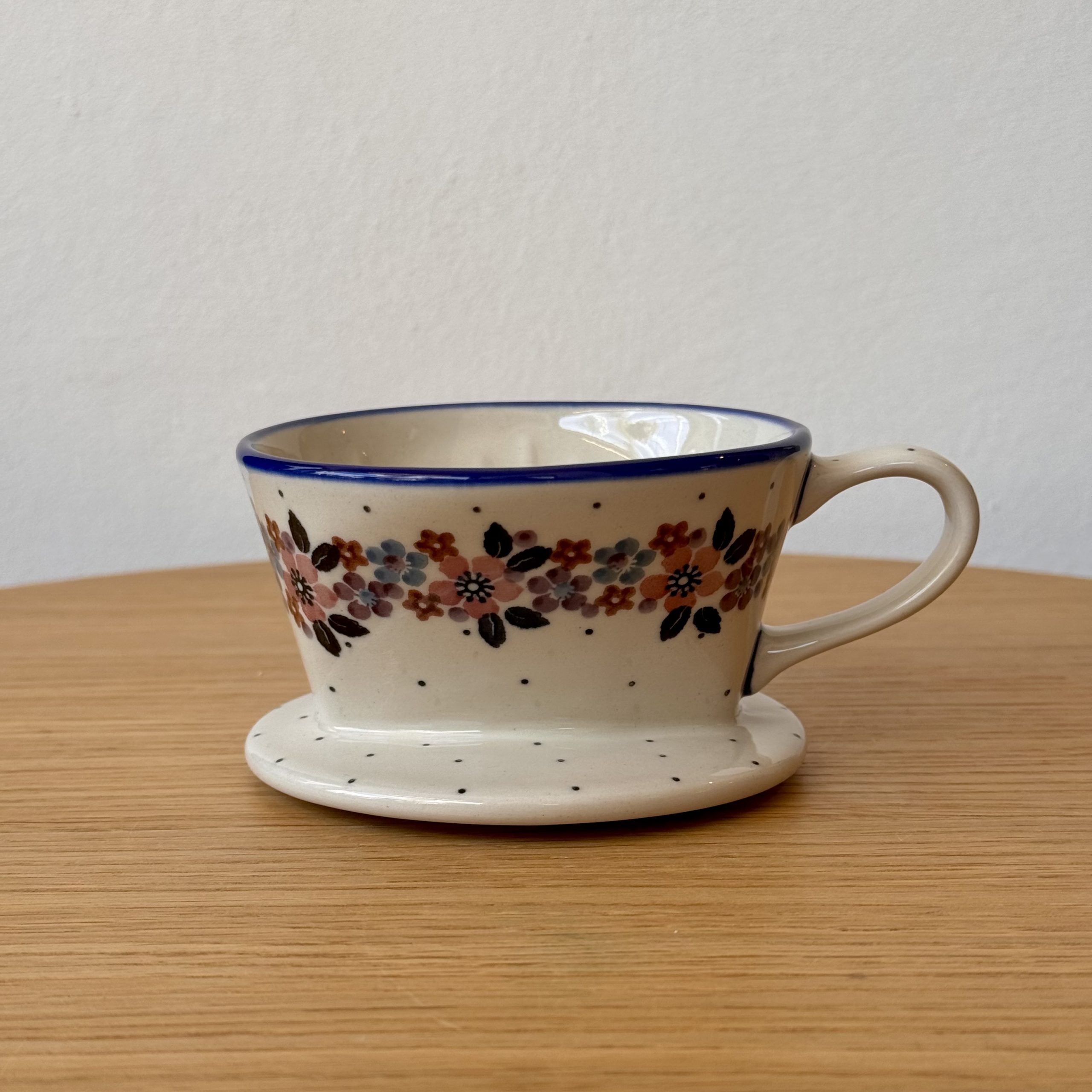 Ceramiczny filtr do kawy "Drip" (D04) - śr 10,5 cm wys 6,5 cm - 2067X Retro