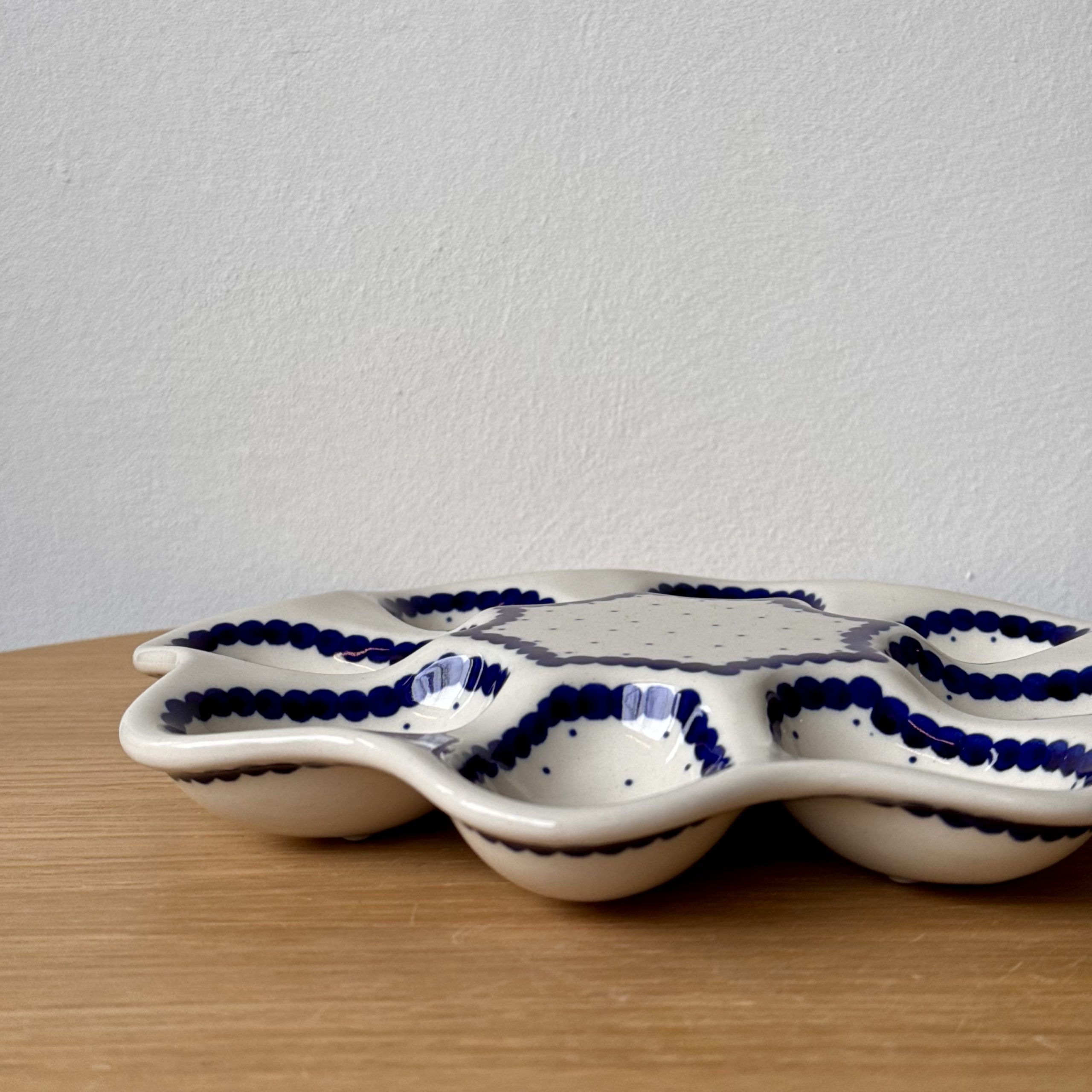 Talerz na jajka (E15) - śr 22,5 cm - 61A Mini kropka niebieska - obrazek 3