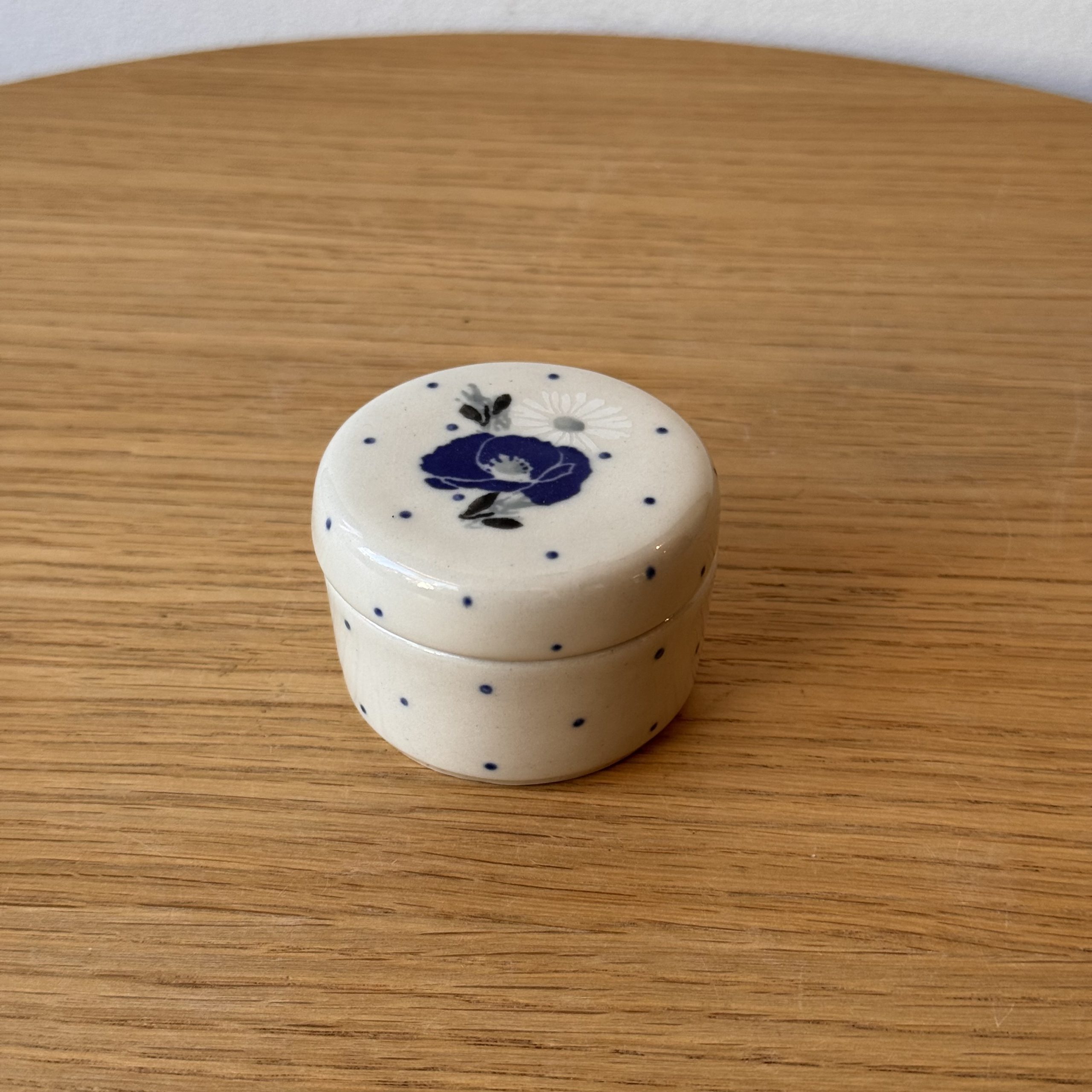 Pojemnik na biżuterię (G31) - śr 5,7 cm - 2661X Niebieskie maki