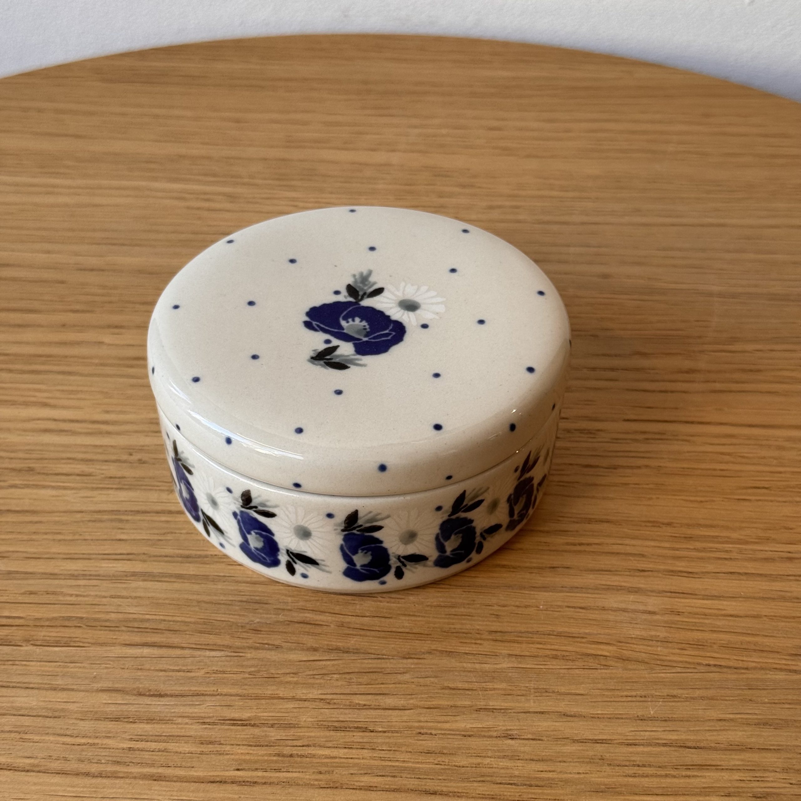 Pojemnik na biżuterię (G94) - śr 9,5 cm - 2661X Niebieskie maki - obrazek 2
