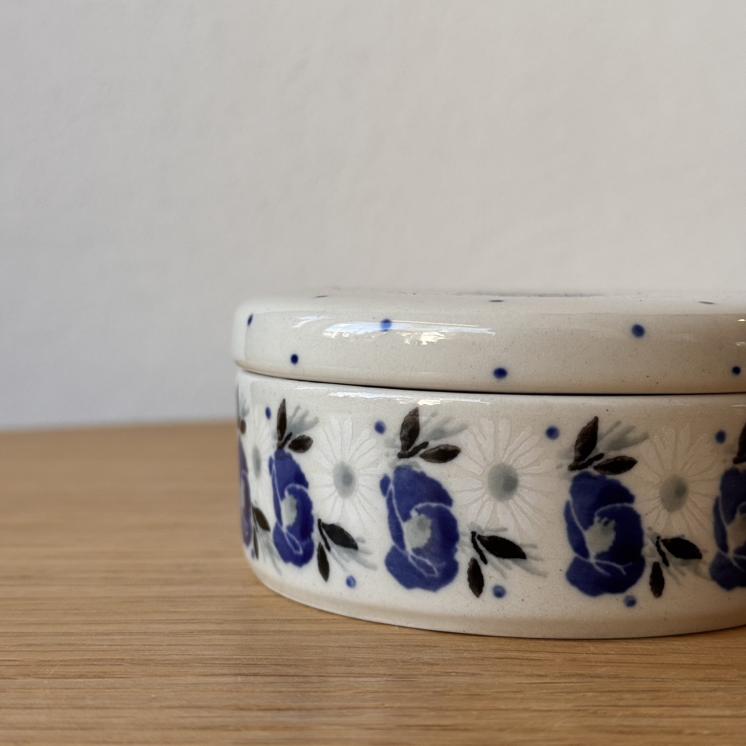 Pojemnik na biżuterię (G94) - śr 9,5 cm - 2661X Niebieskie maki - obrazek 3