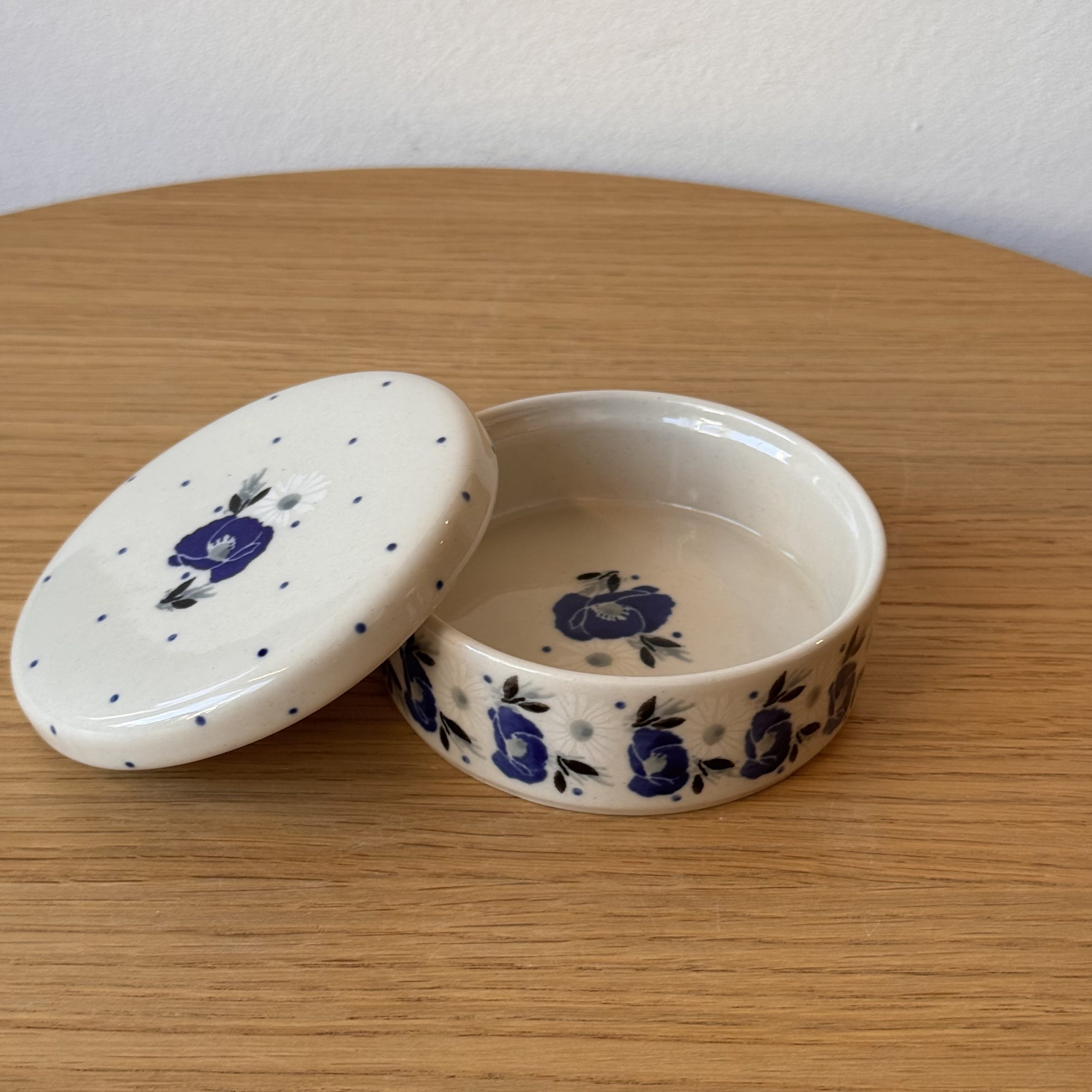 Pojemnik na biżuterię (G94) - śr 9,5 cm - 2661X Niebieskie maki - obrazek 4
