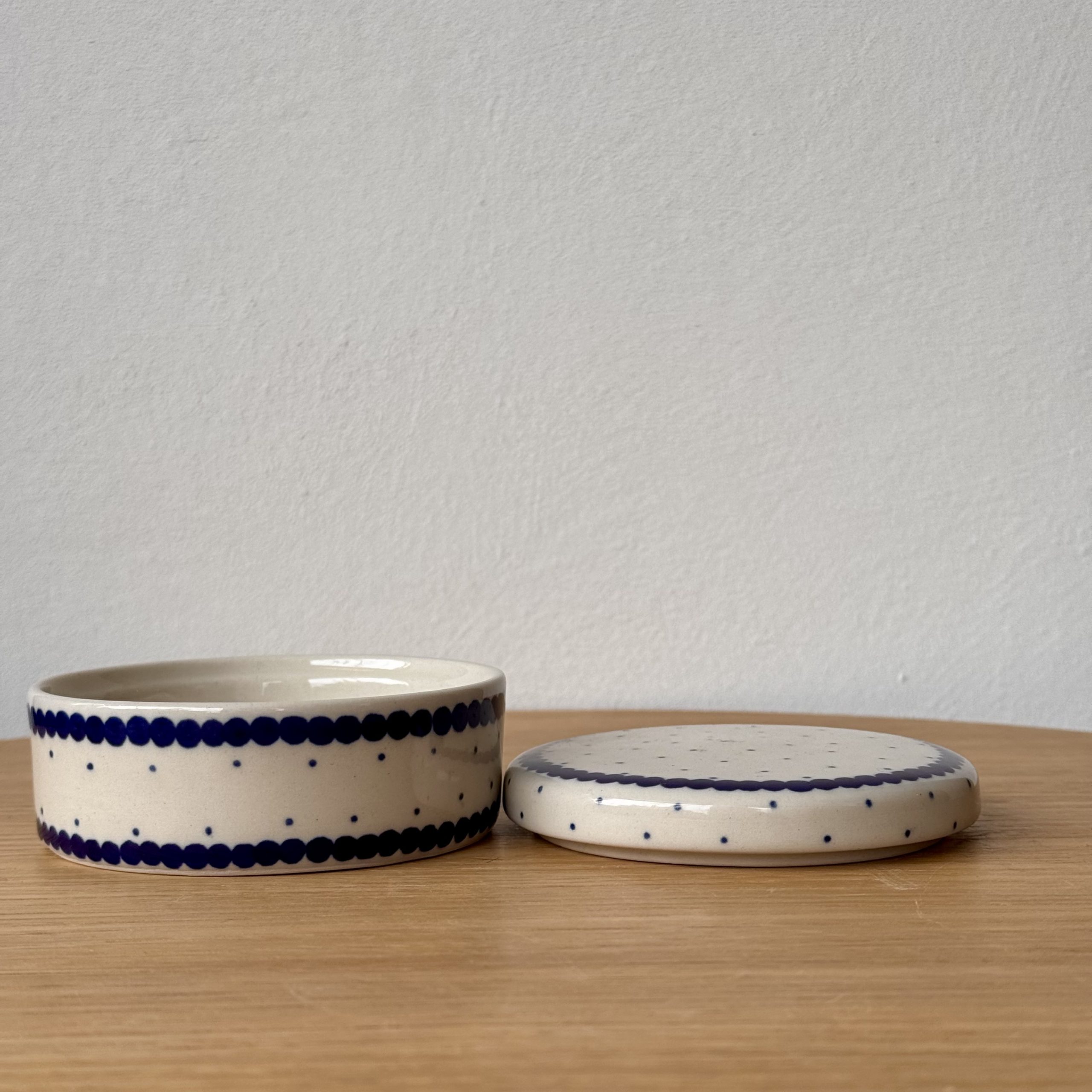 Pojemnik na biżuterię (G94) - śr 9,5 cm - 61A Mini kropka niebieska - obrazek 2