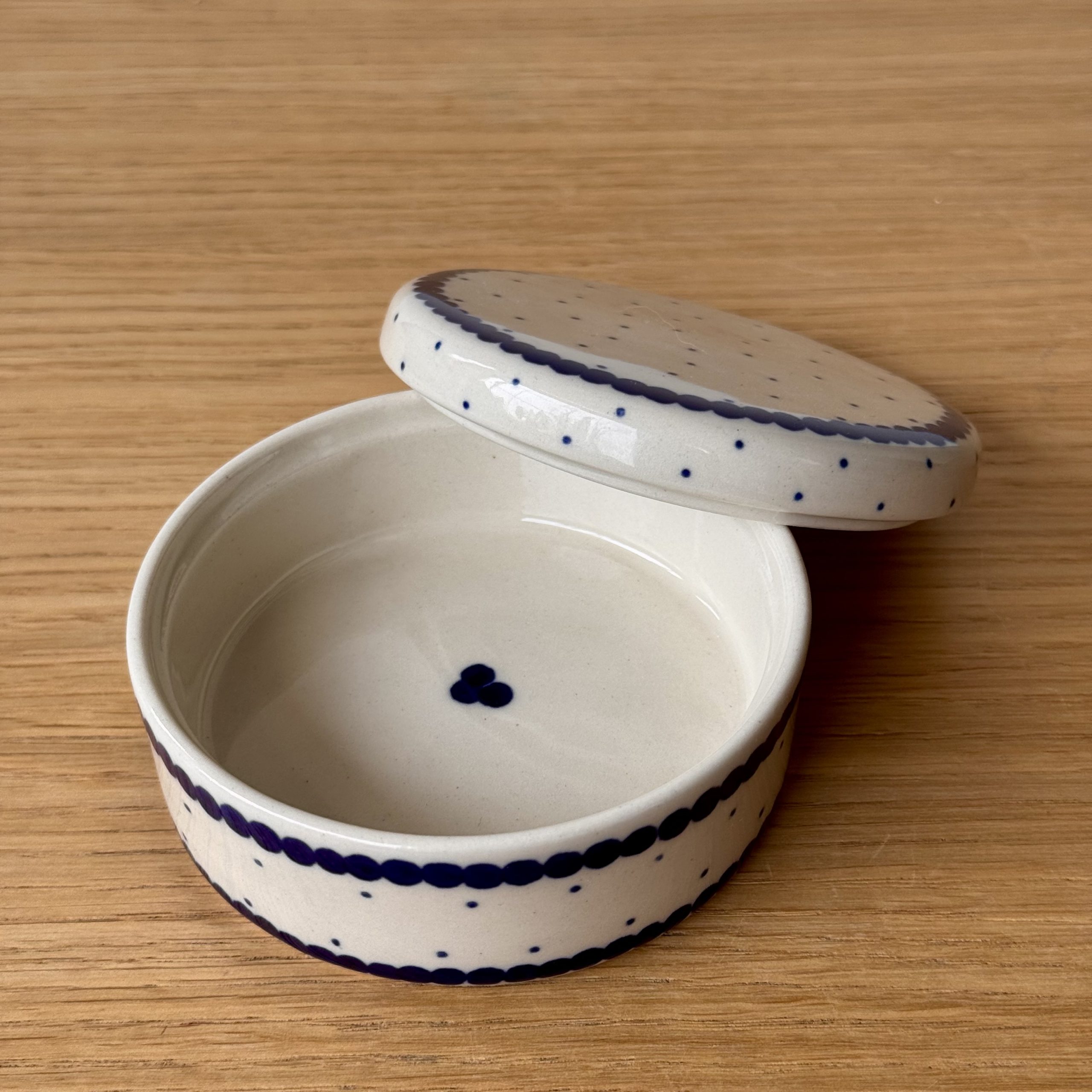 Pojemnik na biżuterię (G94) - śr 9,5 cm - 61A Mini kropka niebieska - obrazek 4