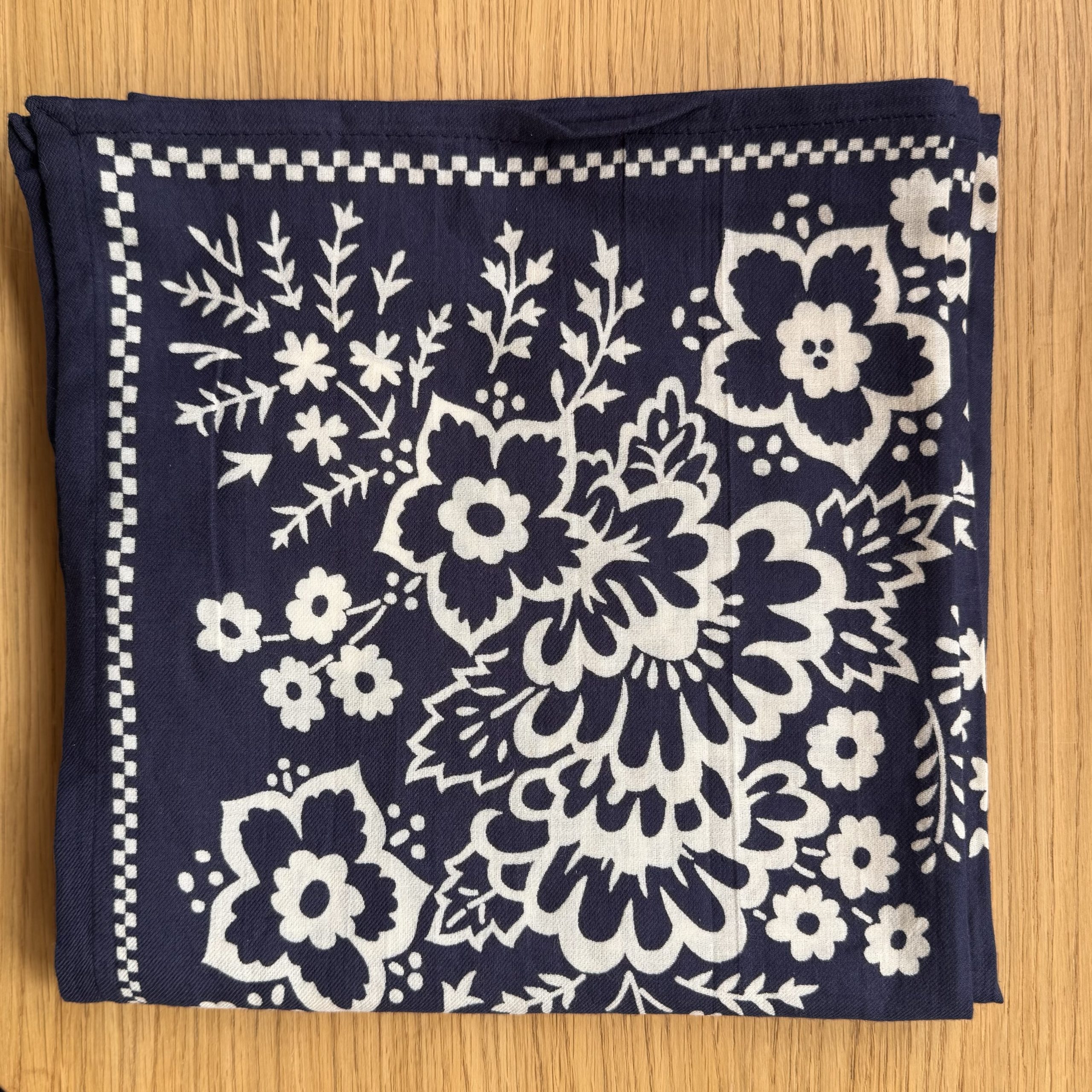 Apaszka Flowers 100x100cm (SC-DOT-100) - obrazek 3
