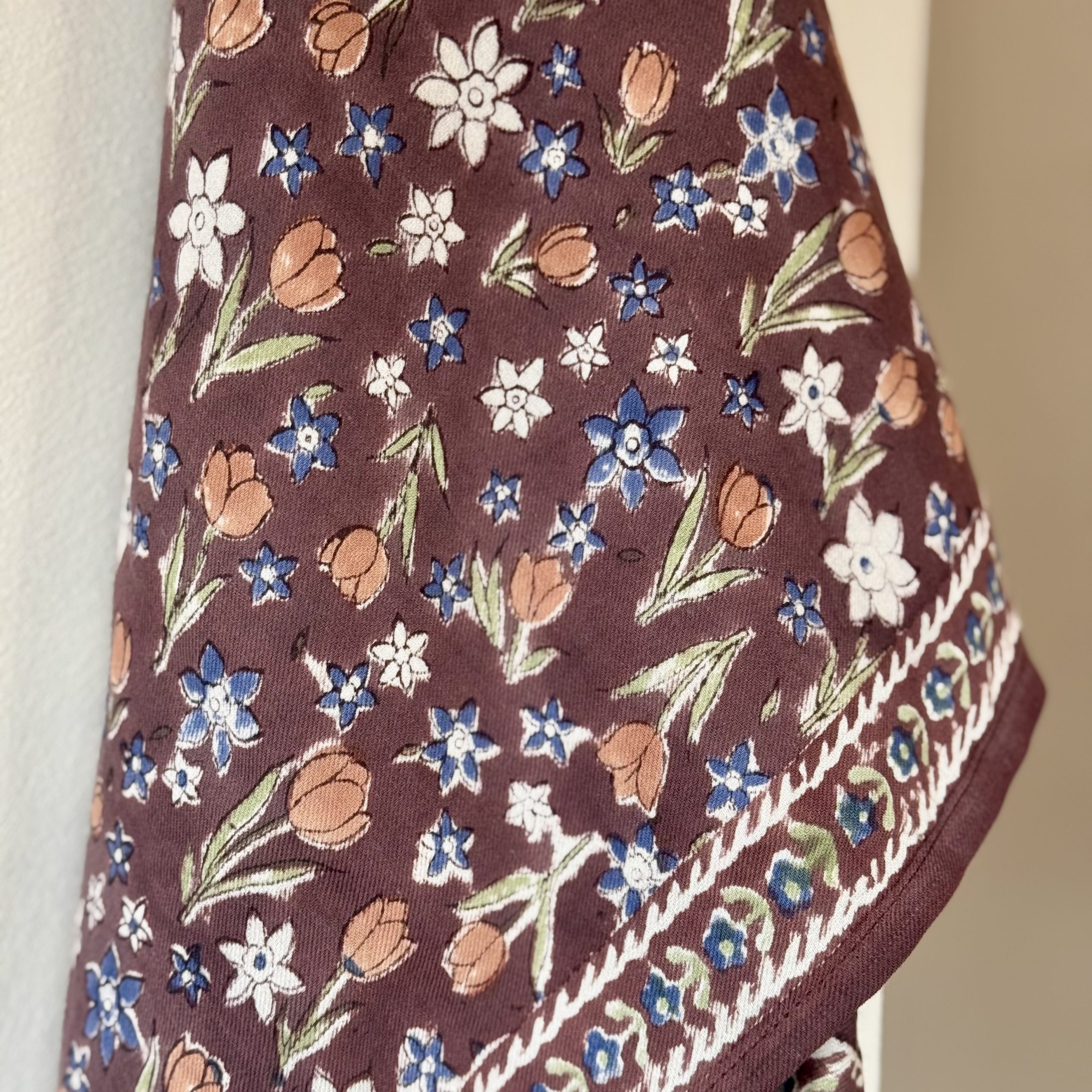 Apaszka Flowers 100x100cm (SCA-FL-100)
